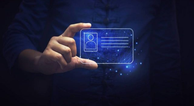Il bivio definitivo: umani liberi o schiavi digitalizzati per sempre? Il bivio definitivo: umani liberi o schiavi digitalizzati per sempre?