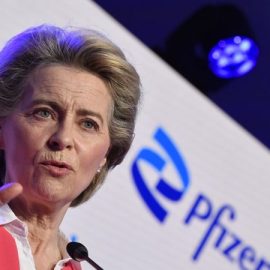 Il lobbista belga denuncia Von der Leyen per i contratti Pfizer