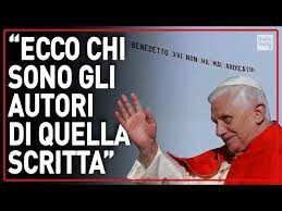 ECCO CHI C’È DIETRO LA MISTERIOSA SCRITTA IN CIELO SU RATZINGER