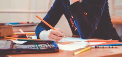 Scuola: la Svezia dice addio alla tecnologia: “È dannosa e riduce l’apprendimento, torniamo alla carta” Scuola: la Svezia dice addio alla tecnologia: “È dannosa e riduce l’apprendimento, torniamo alla carta”
