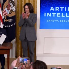 Il presidente Biden emette un ordine esecutivo sull’intelligenza artificiale sicura, protetta e affidabile