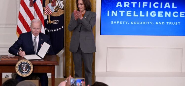 Il presidente Biden emette un ordine esecutivo sull’intelligenza artificiale sicura, protetta e affidabile Il presidente Biden emette un ordine esecutivo sull’intelligenza artificiale sicura, protetta e affidabile