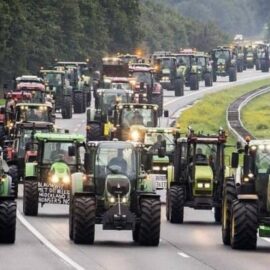 Protesta degli agricoltori: una lotta contro gli slogan semplicistici del potere globalista guidato da Bill Gates