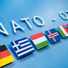 Jeffrey Sachs: La dichiarazione della NATO e la strategia mortale del neoconservatorismo