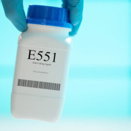 E551